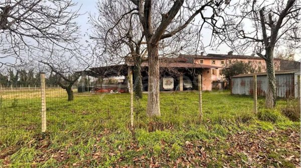 casa indipendente in vendita a Roverbella in zona Pellaloco