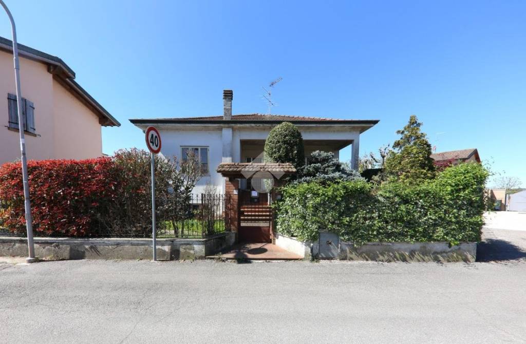 casa indipendente in vendita a Roverbella