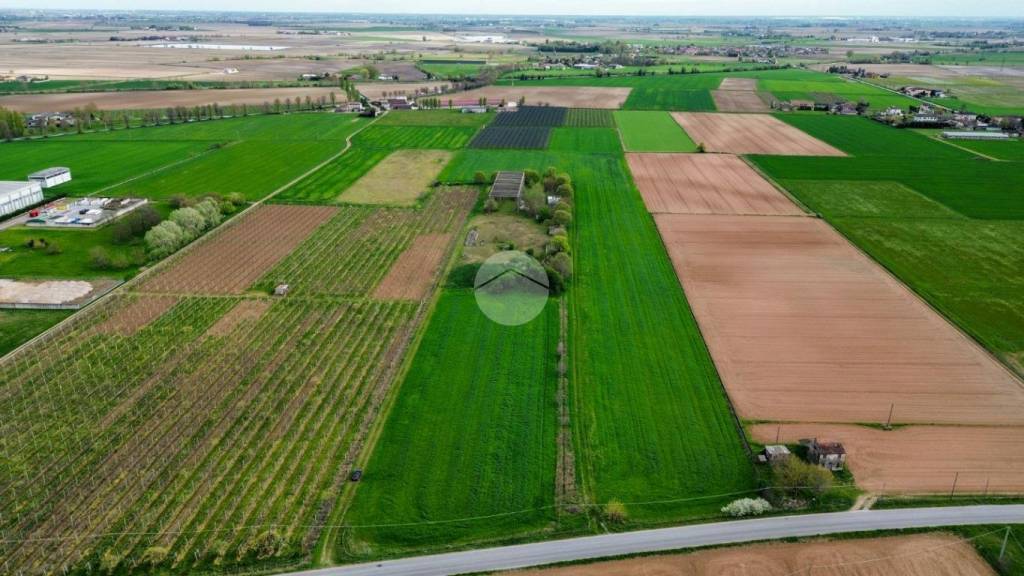 terreno agricolo in vendita a Roverbella