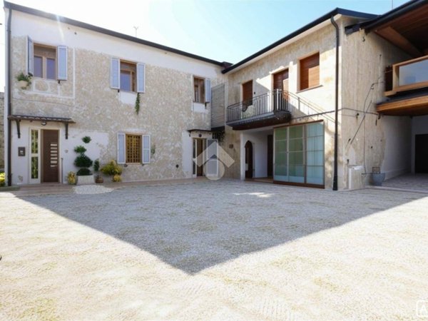 casa indipendente in vendita a Roverbella in zona Malavicina