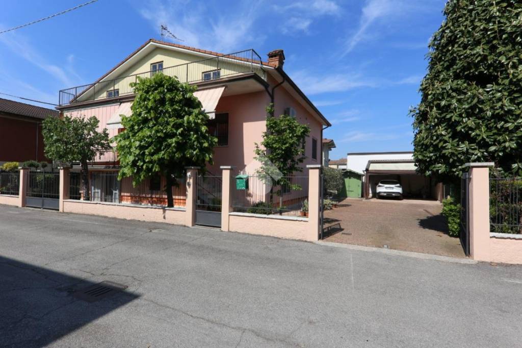 casa indipendente in vendita a Roverbella