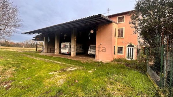 casa indipendente in vendita a Roverbella in zona Pellaloco