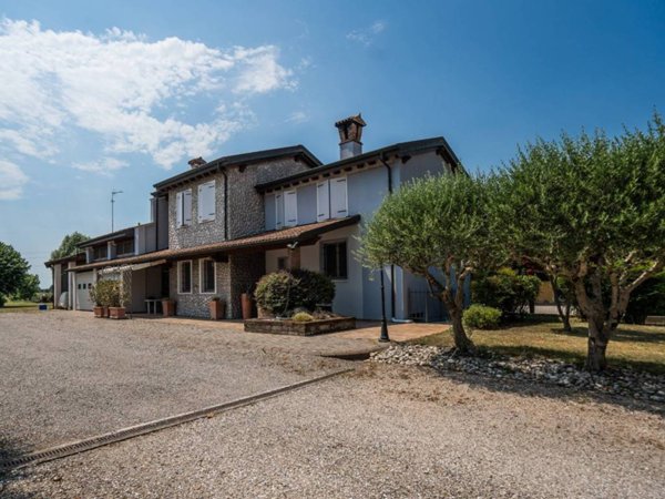 casa indipendente in vendita a Roverbella