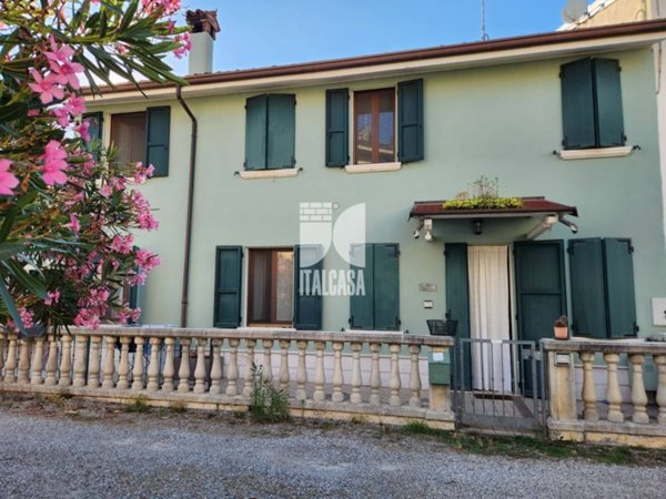 casa indipendente in vendita a Roverbella in zona Malavicina