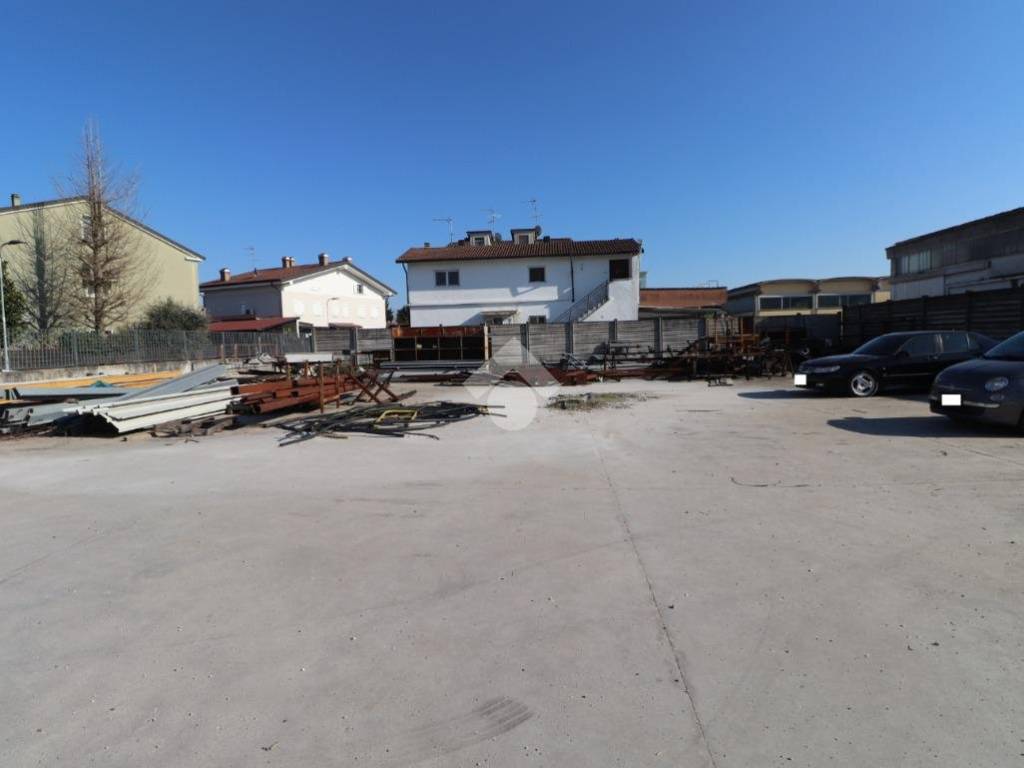 terreno agricolo in vendita a Roverbella