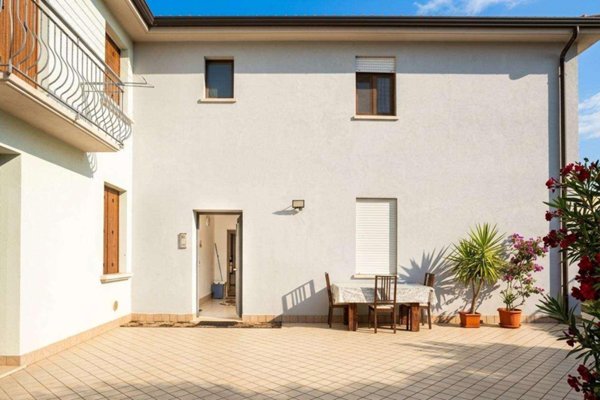 appartamento in vendita a Roverbella in zona Malavicina