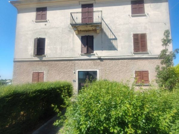 casa indipendente in vendita a Sabbioneta in zona Villa Pasquali