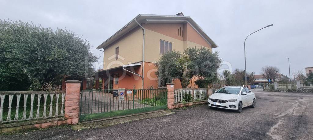 casa indipendente in vendita a Sabbioneta