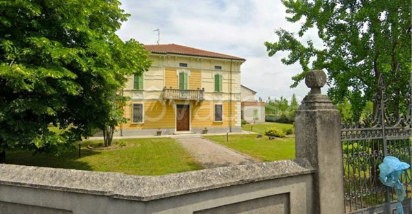casa indipendente in vendita a Sabbioneta