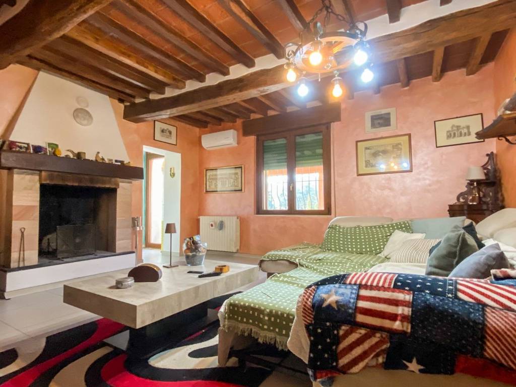 casa indipendente in vendita a Sabbioneta in zona Villa Pasquali