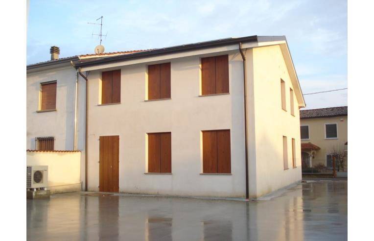 casa indipendente in vendita a Sabbioneta in zona Villa Pasquali