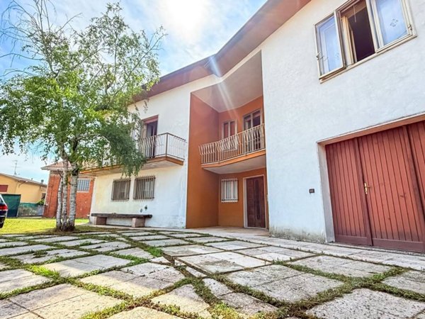 casa indipendente in vendita a Sabbioneta in zona Breda Cisoni