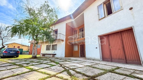 casa indipendente in vendita a Sabbioneta in zona Breda Cisoni