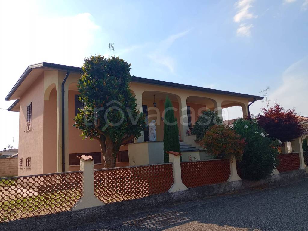 casa indipendente in vendita a Sabbioneta in zona Breda Cisoni