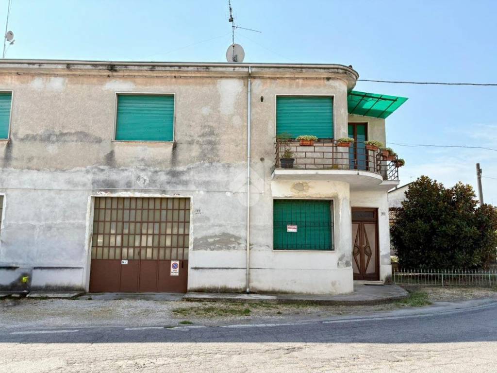 casa indipendente in vendita a Sabbioneta in zona Ponteterra
