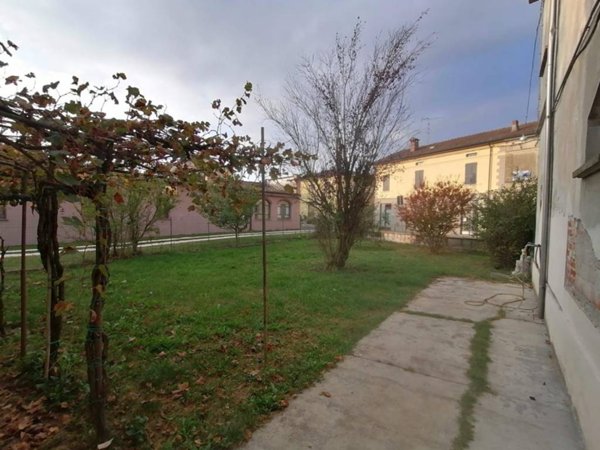 casa indipendente in vendita a Sabbioneta in zona Ponteterra
