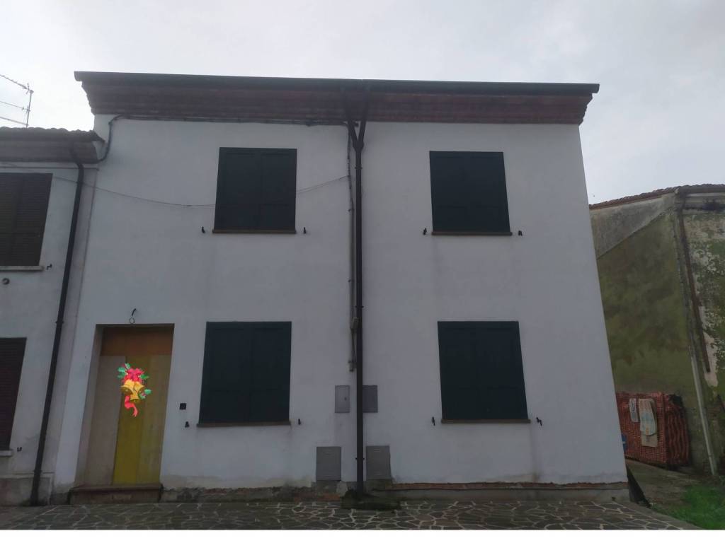 casa indipendente in vendita a Sabbioneta in zona Villa Pasquali