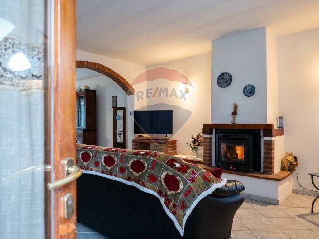 casa indipendente in vendita a Sabbioneta in zona Villa Pasquali