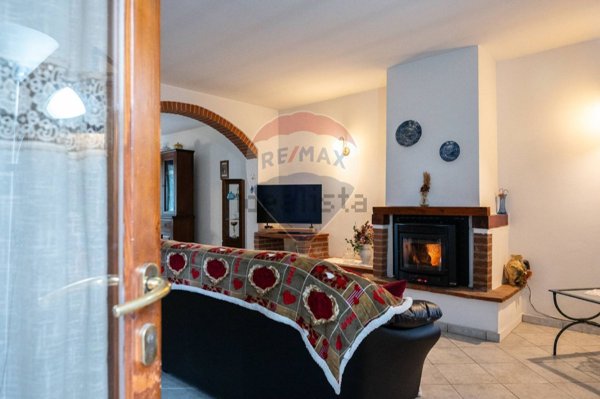 casa indipendente in vendita a Sabbioneta in zona Villa Pasquali