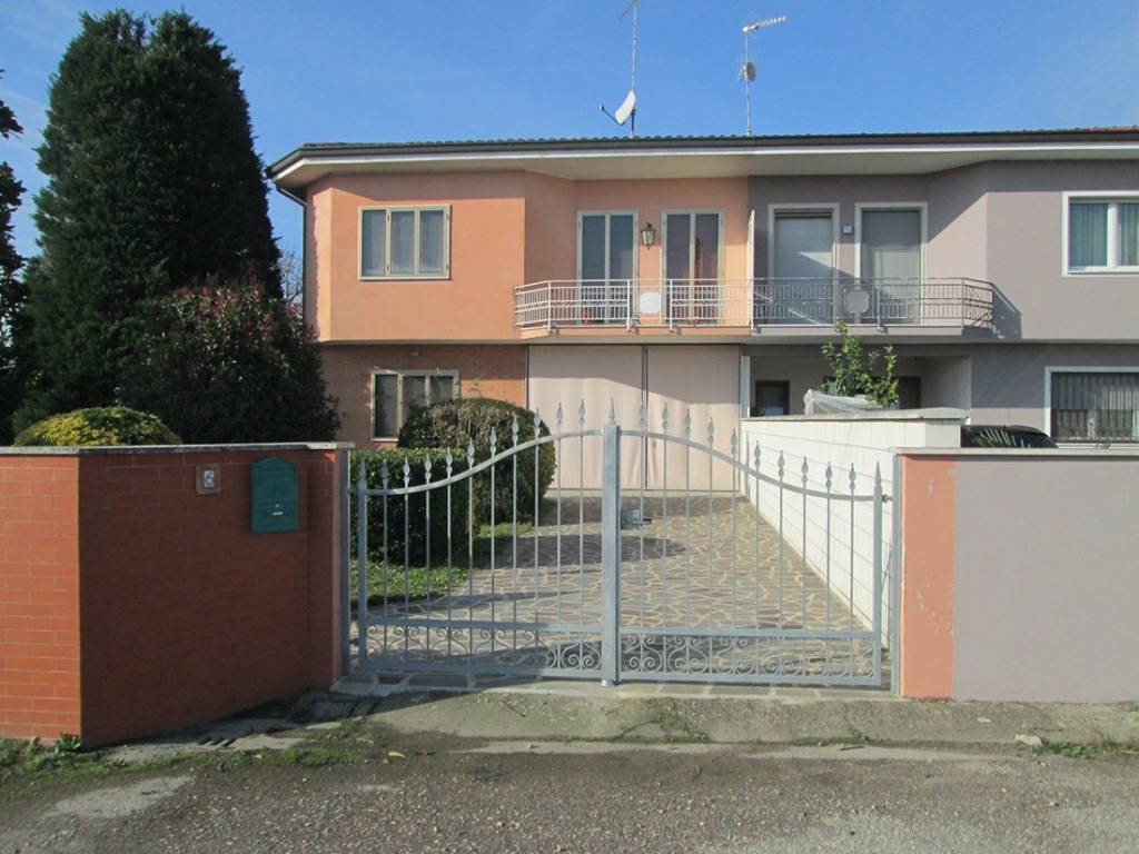 casa indipendente in vendita a Sabbioneta