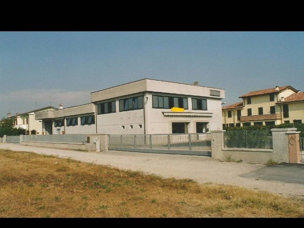 locale commerciale in vendita a Sabbioneta