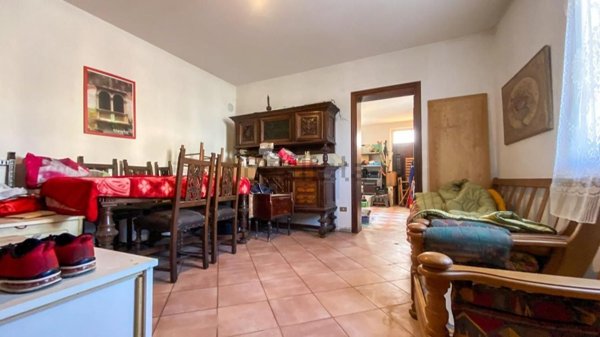 casa indipendente in vendita a Sabbioneta in zona Villa Pasquali