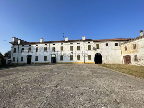 casa indipendente in vendita a Sabbioneta