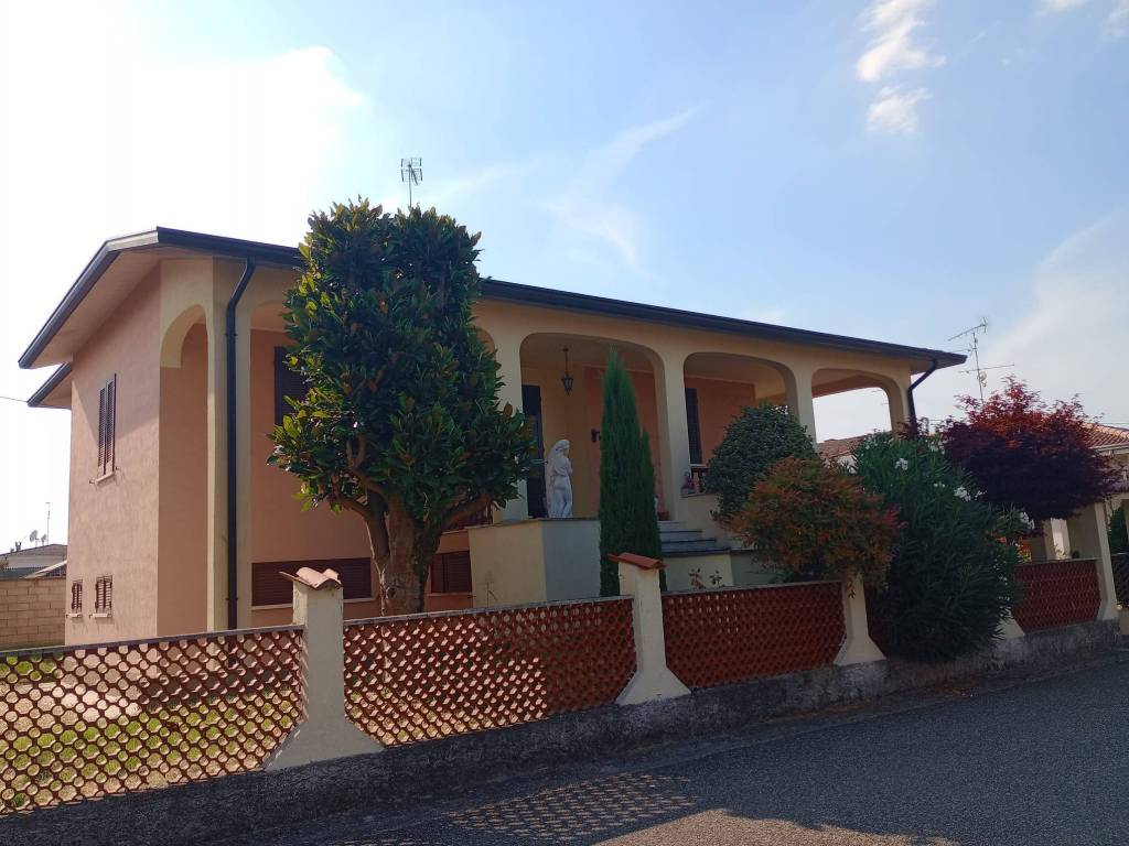 casa indipendente in vendita a Sabbioneta in zona Breda Cisoni