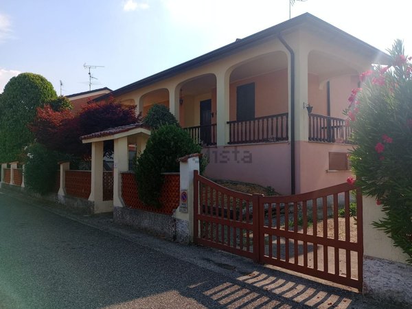 casa indipendente in vendita a Sabbioneta in zona Breda Cisoni