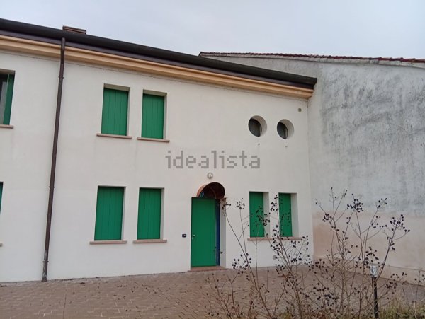 casa indipendente in vendita a Sabbioneta in zona Villa Pasquali