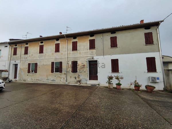 casa indipendente in vendita a Sabbioneta in zona Breda Cisoni
