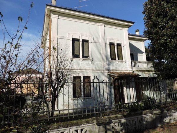 casa indipendente in vendita a San Benedetto Po
