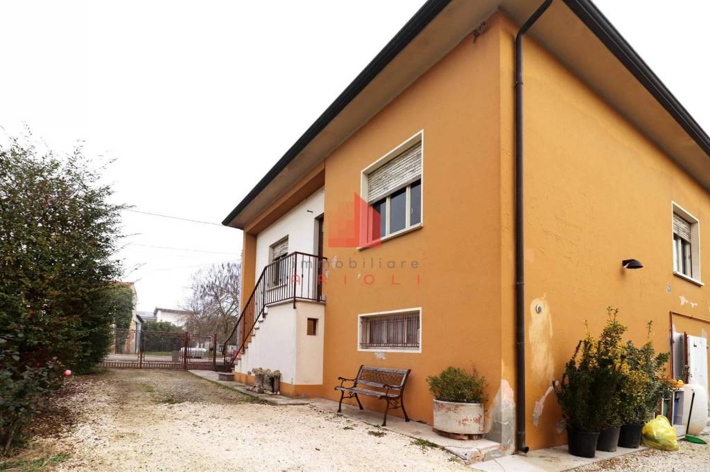 casa indipendente in vendita a San Benedetto Po