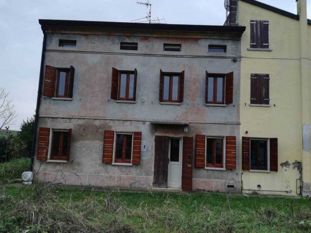 casa indipendente in vendita a San Benedetto Po in zona Mirasole