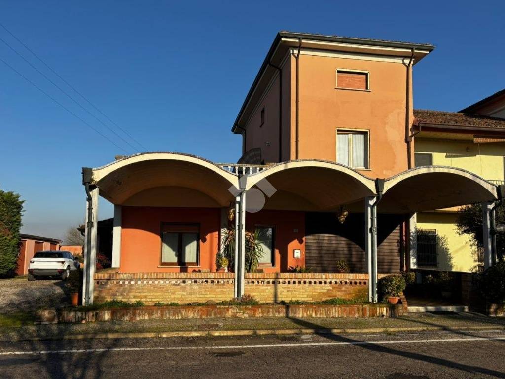 casa indipendente in vendita a San Benedetto Po