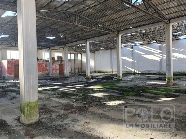 locale commerciale in vendita a San Benedetto Po