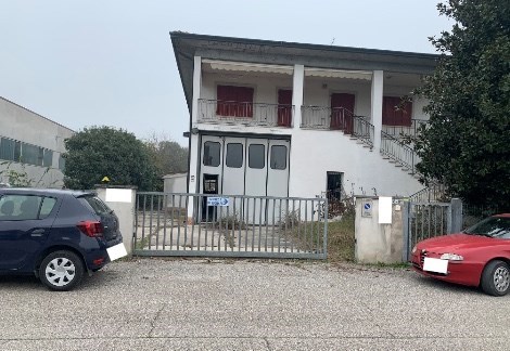 locale commerciale in vendita a San Benedetto Po