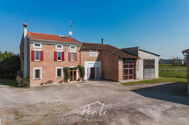 casa indipendente in vendita a San Benedetto Po