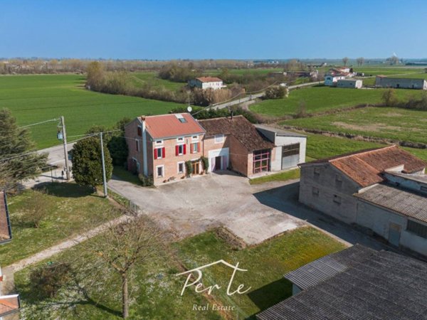 casa indipendente in vendita a San Benedetto Po