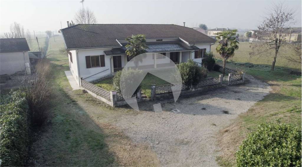 casa indipendente in vendita a San Benedetto Po in zona Portiolo