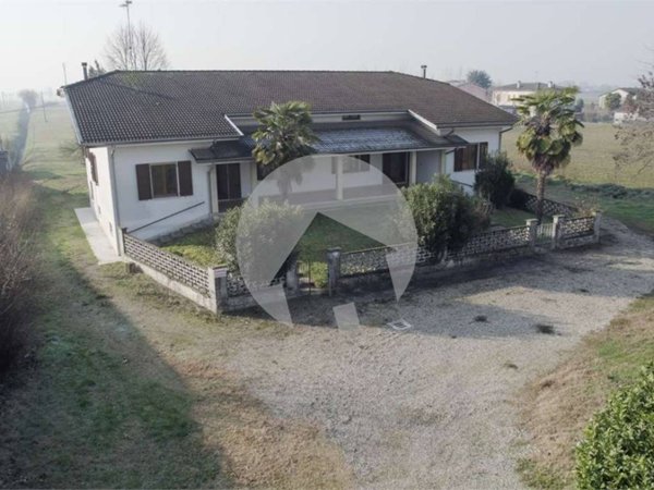 casa indipendente in vendita a San Benedetto Po in zona Portiolo