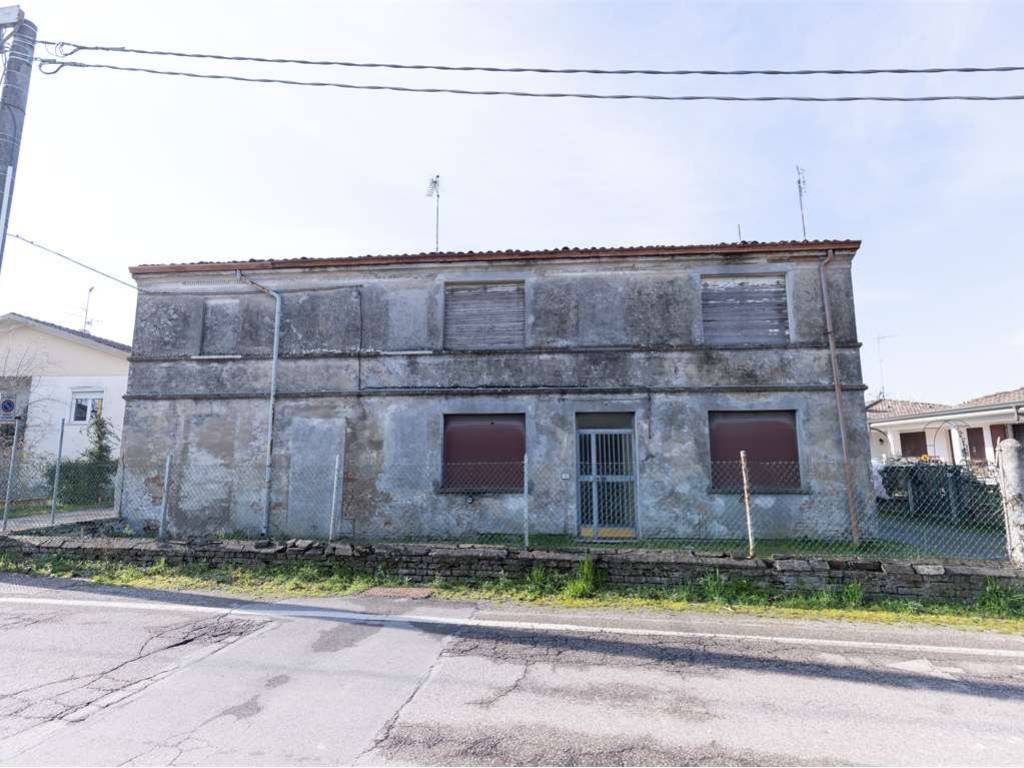 casa indipendente in vendita a San Benedetto Po