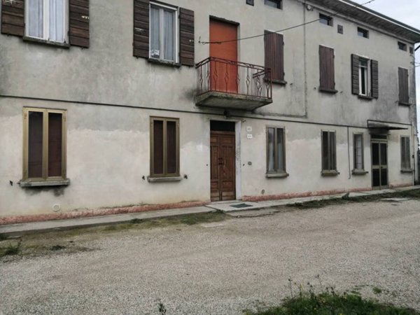 casa indipendente in vendita a San Benedetto Po