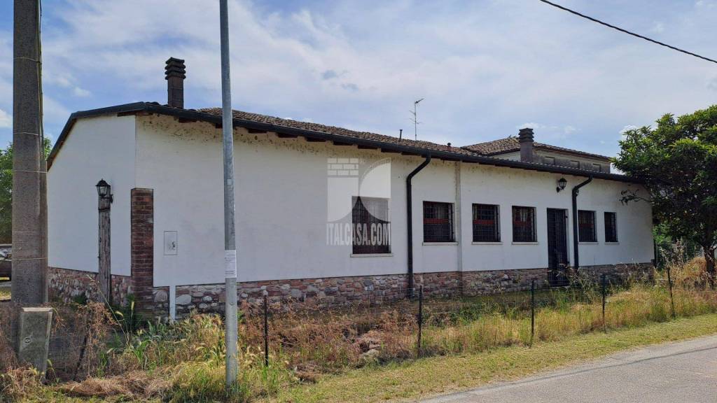 casa indipendente in vendita a San Benedetto Po in zona Portiolo