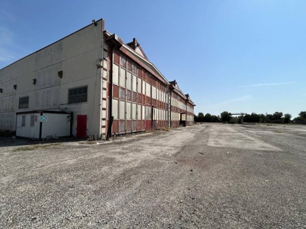 locale commerciale in vendita a San Benedetto Po