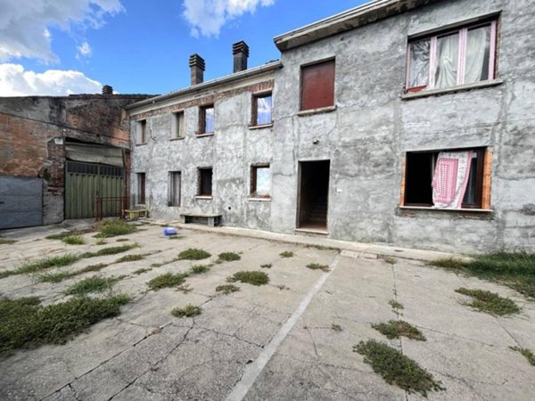 casa indipendente in vendita a San Benedetto Po