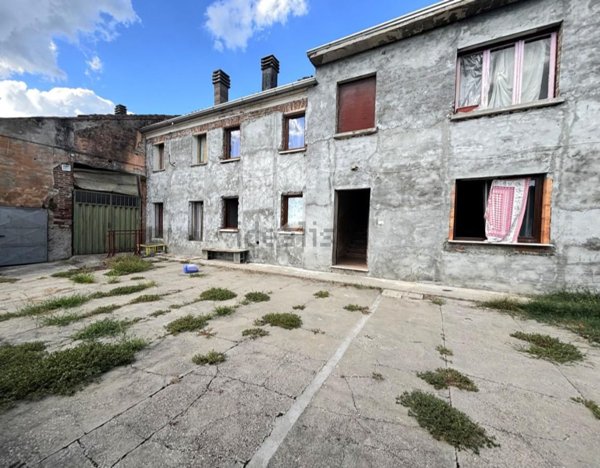 casa indipendente in vendita a San Benedetto Po in zona Portiolo