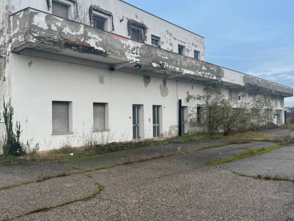 locale commerciale in vendita a San Benedetto Po