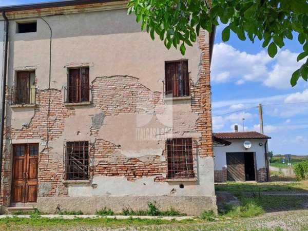 casa indipendente in vendita a San Benedetto Po in zona Portiolo