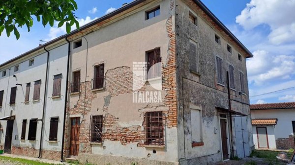 casa indipendente in vendita a San Benedetto Po in zona Portiolo